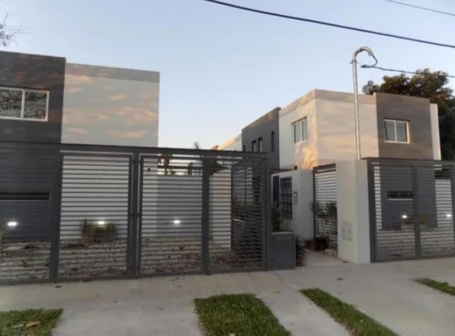 Dúplex en venta - 2 Dormitorios 2 Baños - Cochera - 70Mts2 - Ituzaingó Norte