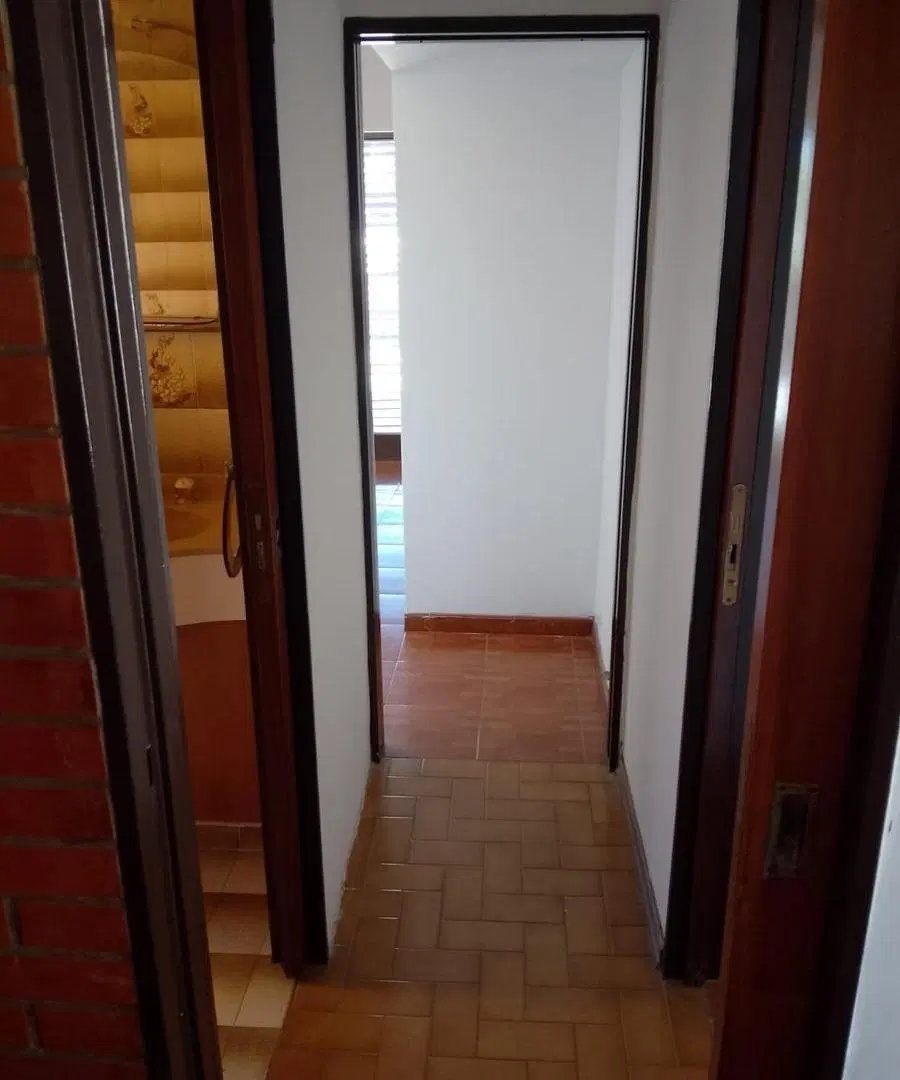 Casa en venta - 4 Dormitorios 3 Baños - Haedo 2