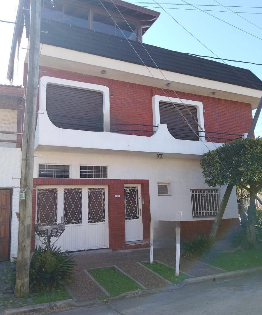 Casa en venta - 4 Dormitorios 3 Baños - Haedo
