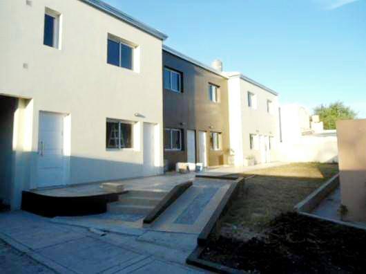 Dúplex en la venta - 2 dormitorios 2 baños - Cochera - 74 m2 - Los Hornos