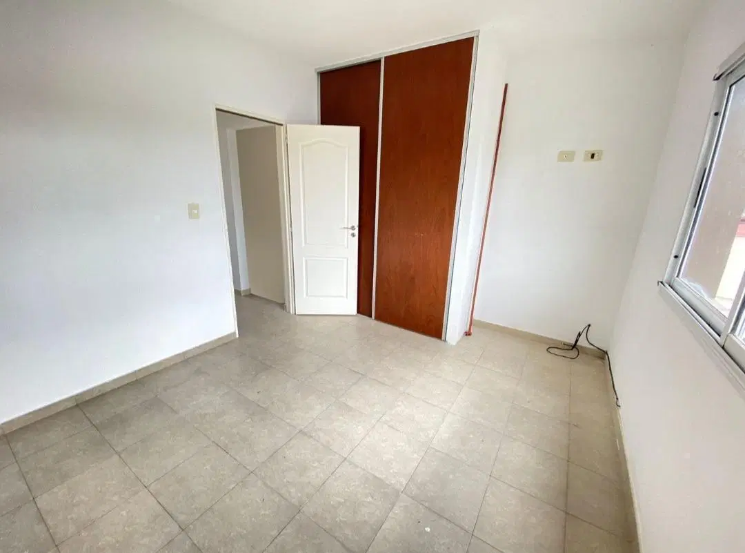 Dúplex en la venta - 2 dormitorios 2 baños - Cochera - 74 m2 - Los Hornos 3