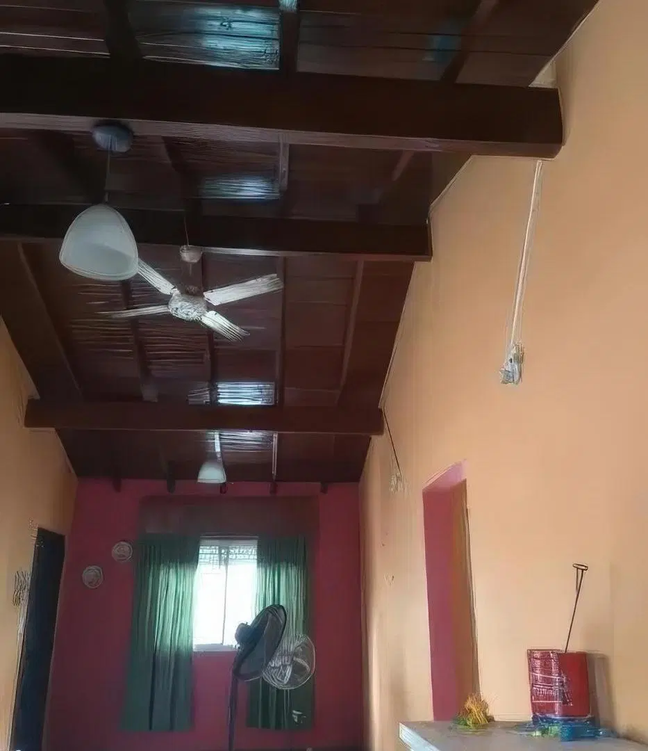 Casa en venta - 6 Dormitorios 4 Baños - 230Mts2 - Don Torcuato 8