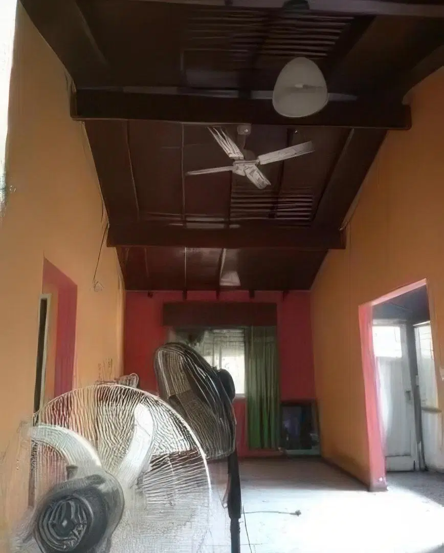 Casa en venta - 6 Dormitorios 4 Baños - 230Mts2 - Don Torcuato 4
