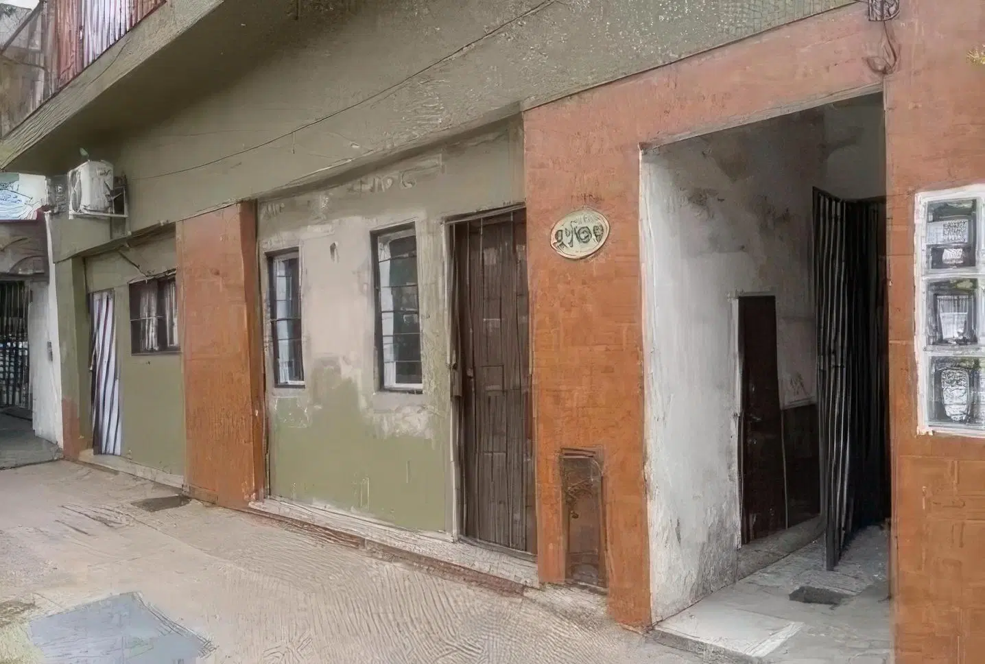 Casa en venta - 6 Dormitorios 4 Baños - 230Mts2 - Don Torcuato 1