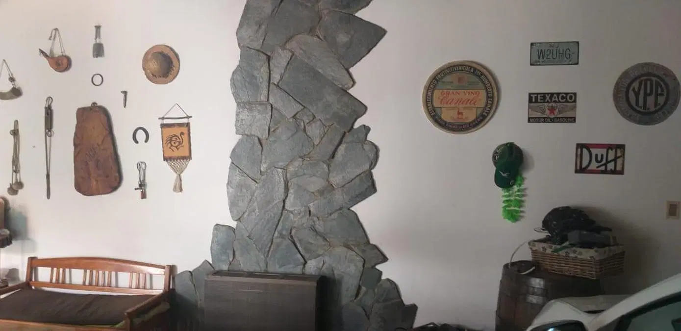 Casa en venta - 4 Dormitorios 2 Baños - 432Mts2 - General Roca 2
