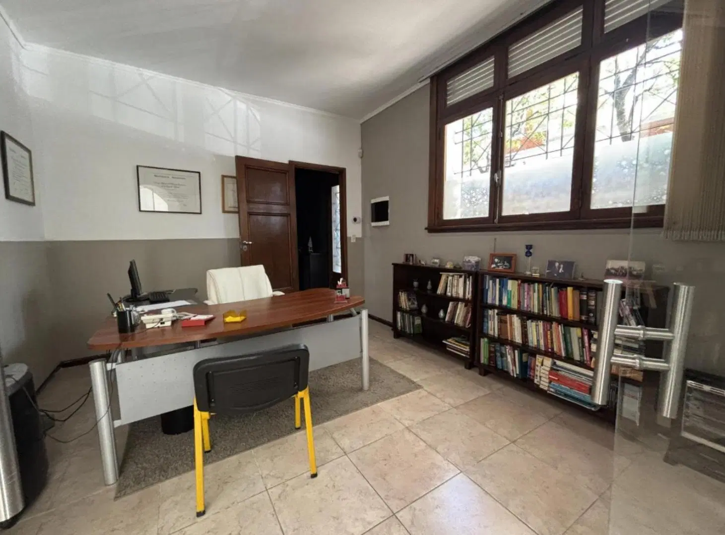 Casa en venta - 4 Dormitorios 2 Baños - Chacarita 4