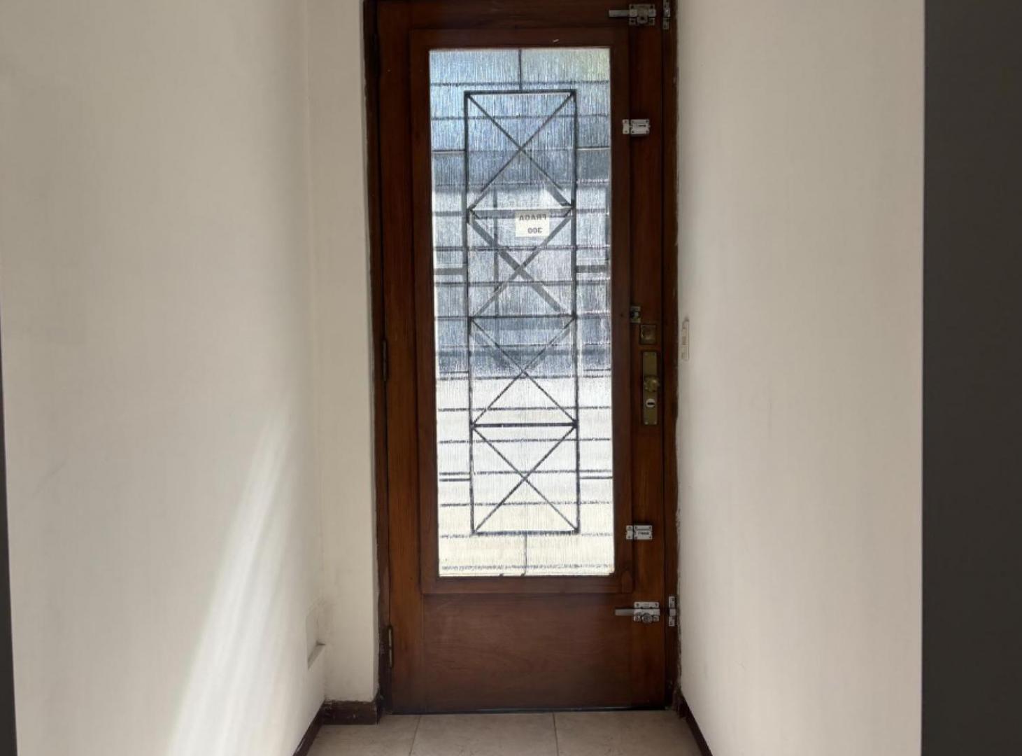 Casa en venta - 4 Dormitorios 2 Baños - Chacarita