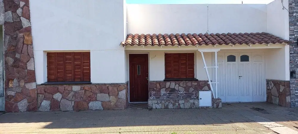 Casa en venta - 2 Dormitorios 1 Baños 2 Cocheras - 300Mts2 - Necochea 3