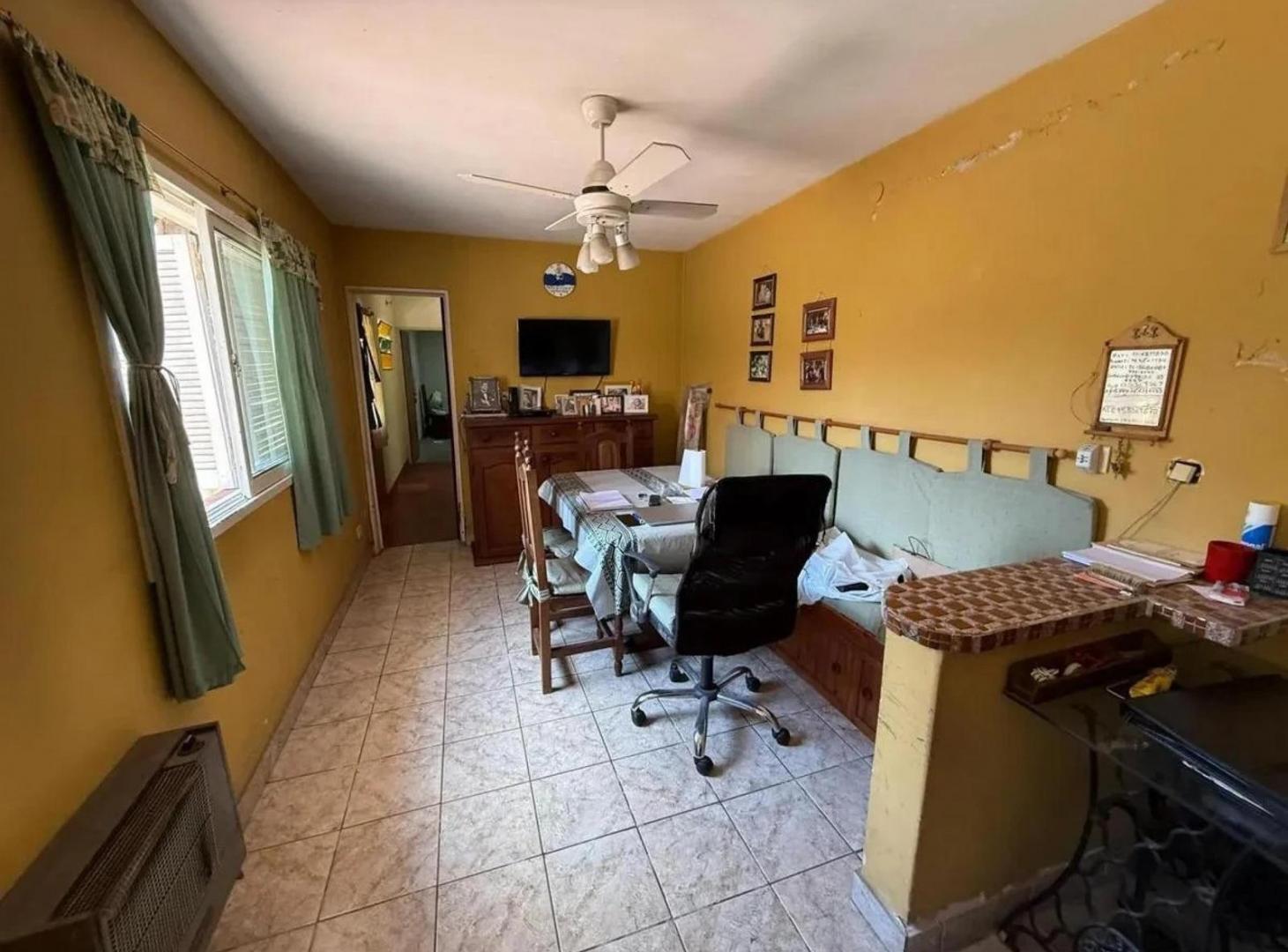 Foto de Casa en venta - 6 Dormitorios 4 Baños - Tolosa, imagen 3