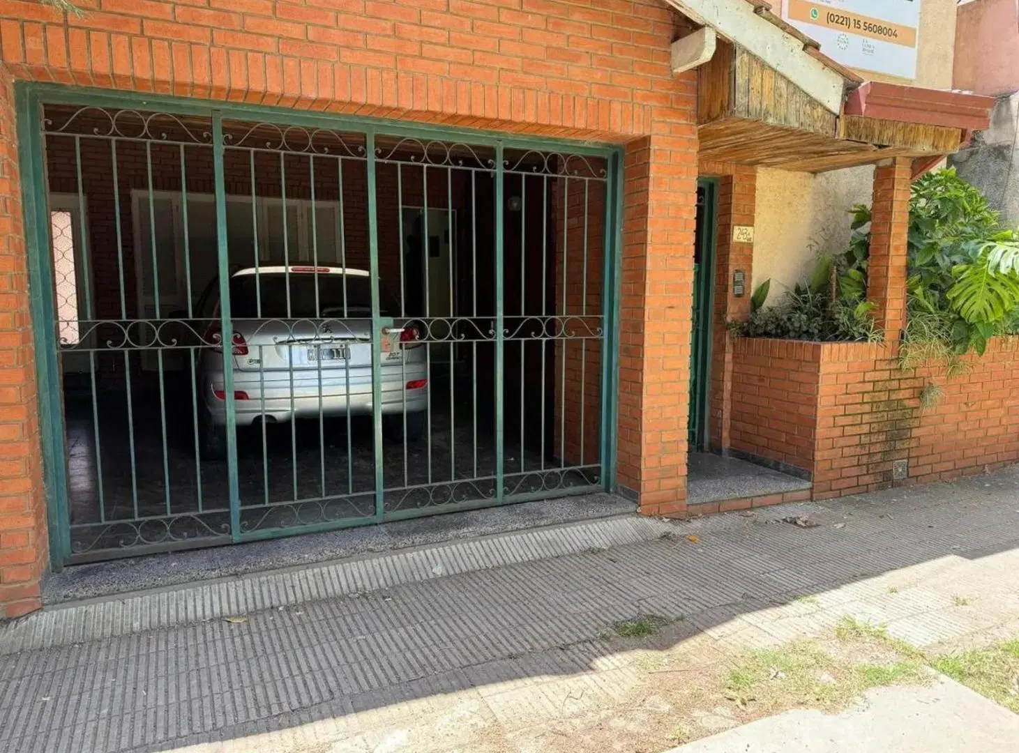 Casa en venta - 6 Dormitorios 4 Baños - Tolosa 2