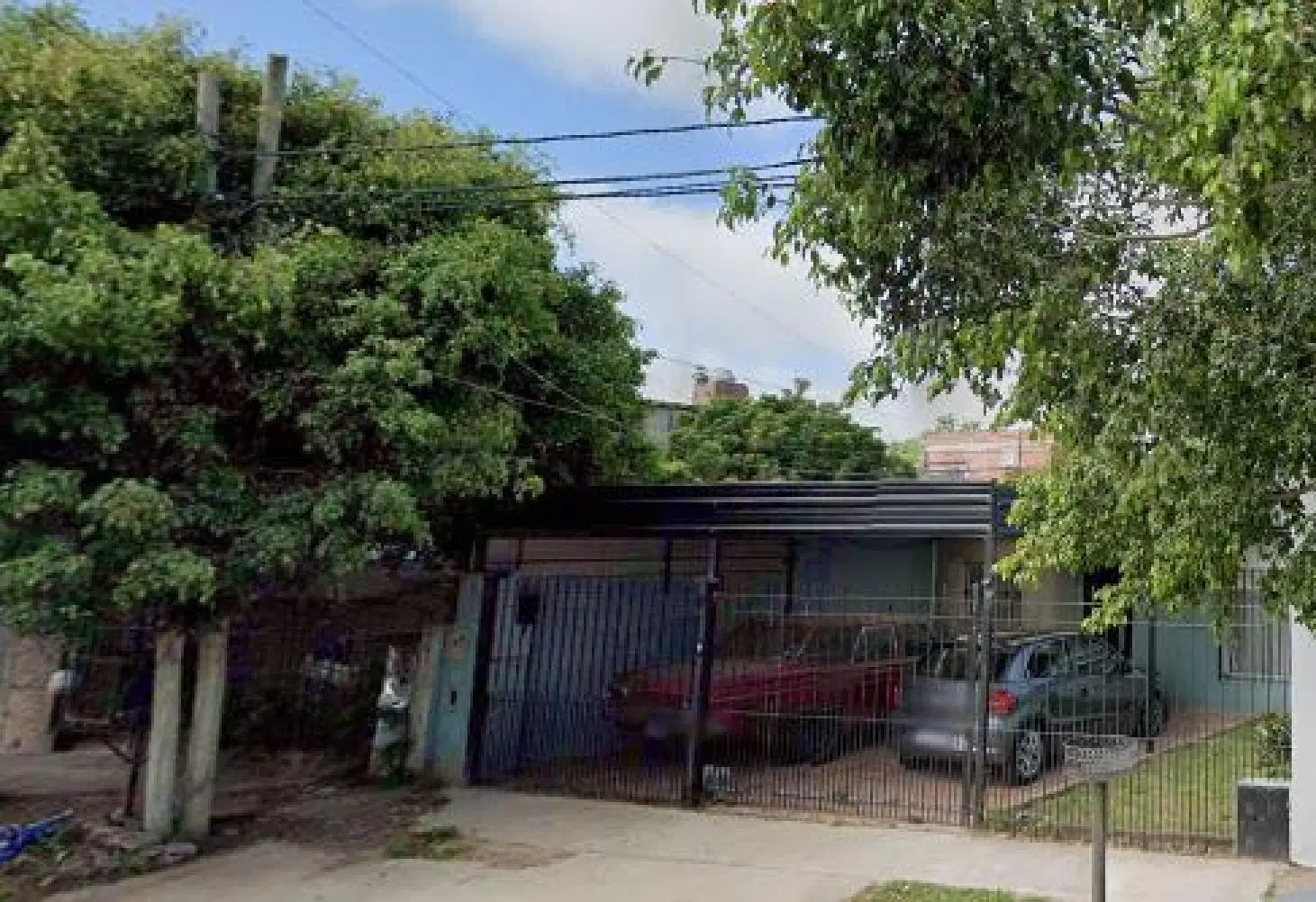 Casa en venta - 3 Dormitorios 1 Baño - Cocheras - 415Mts2 - Berazategui 1