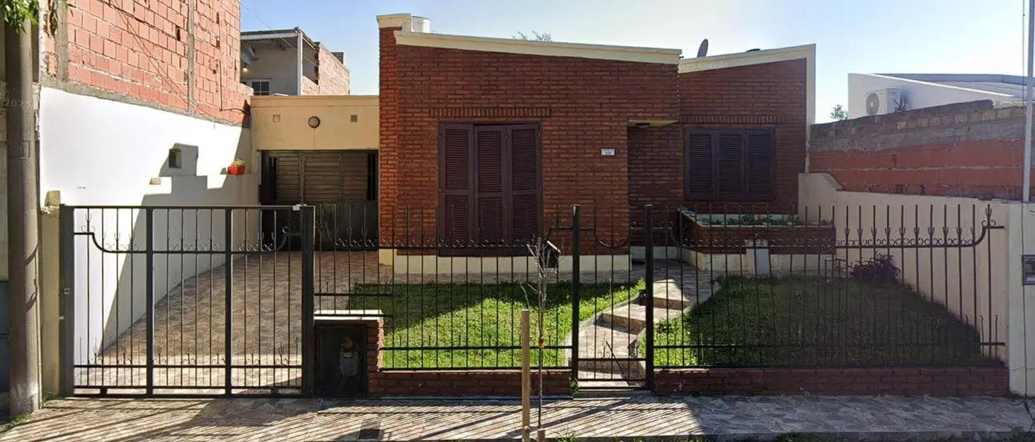 Casa en venta - 2 Dormitorios 1 Baño - San Nicolas de los Arroyos 3