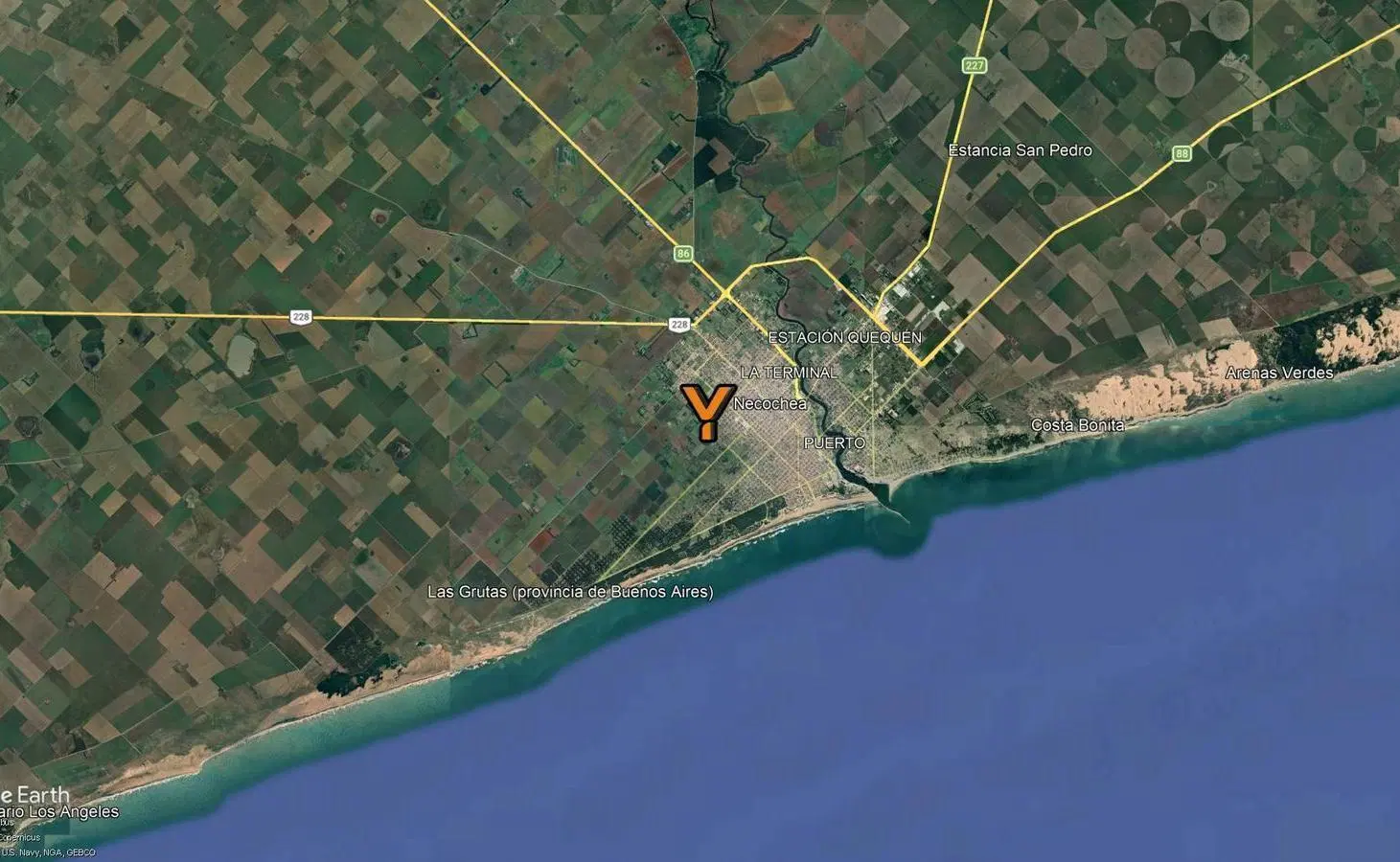 Casa en venta - 2 dormitorios 2 baños - 300mts2 - Necochea 2