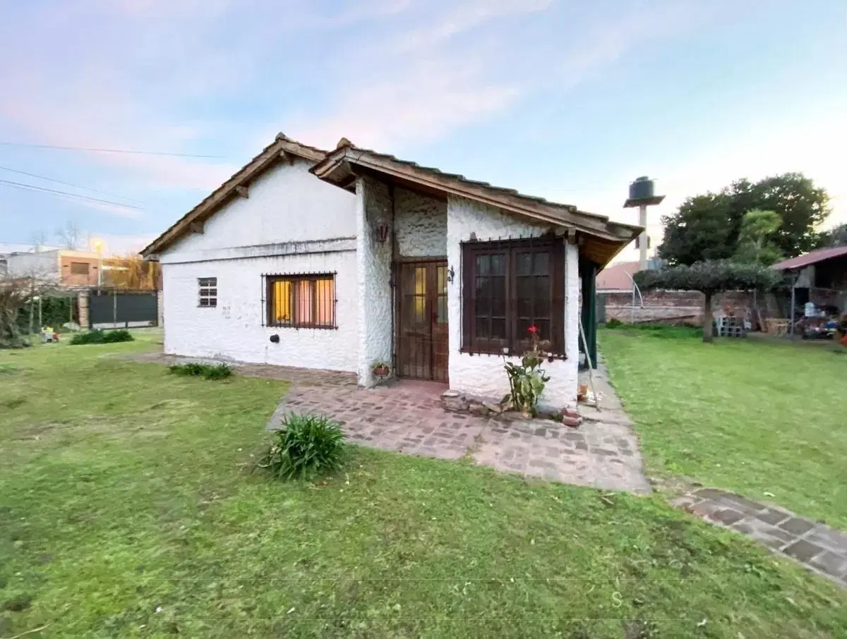 Casa en venta - 2 Dormitorios 1 Baño - Cochera - 825Mts2 - Monte Grande 3