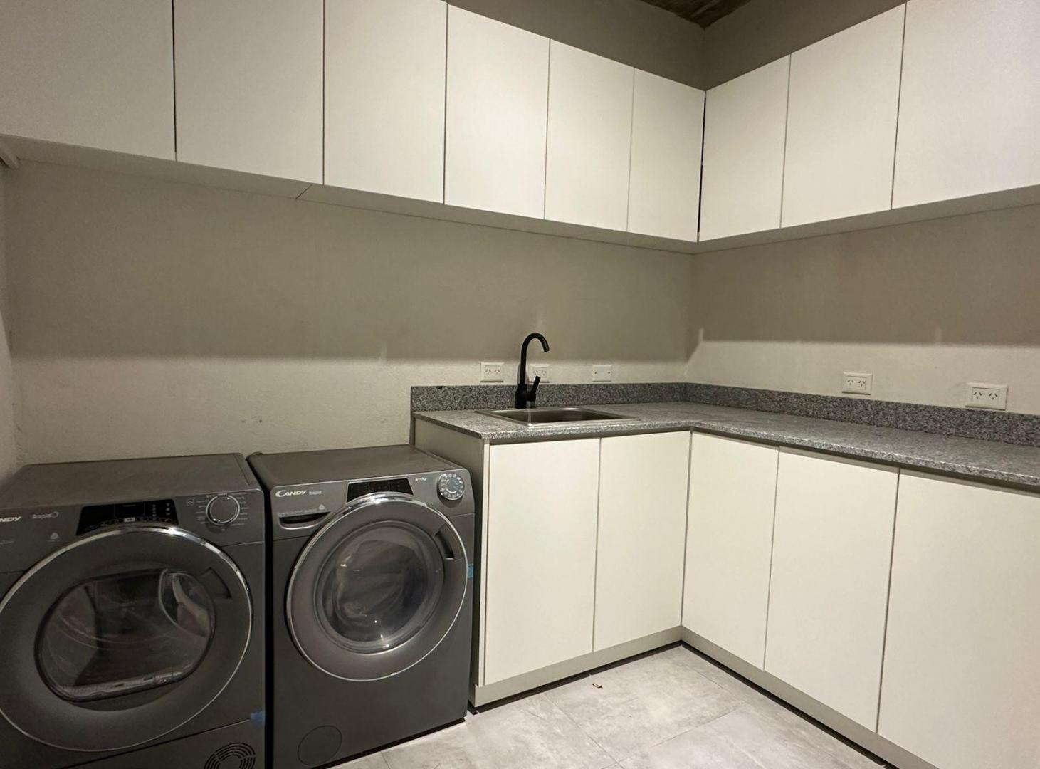 Foto de Casa en venta - 4 Dormitorios 4 Baños - Cochera - 1.300Mts2 - Pinamar, imagen 3