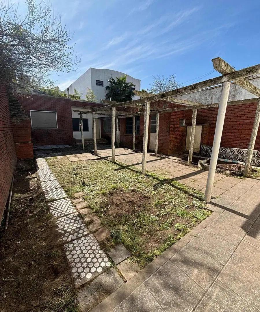 Casa en venta - 4 Dormitorios 2 Baños - 303mts2 - La Matanza 8