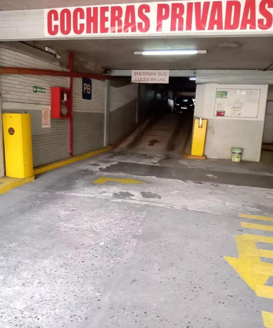 Cochera en venta - 12Mts2 - Congreso 3