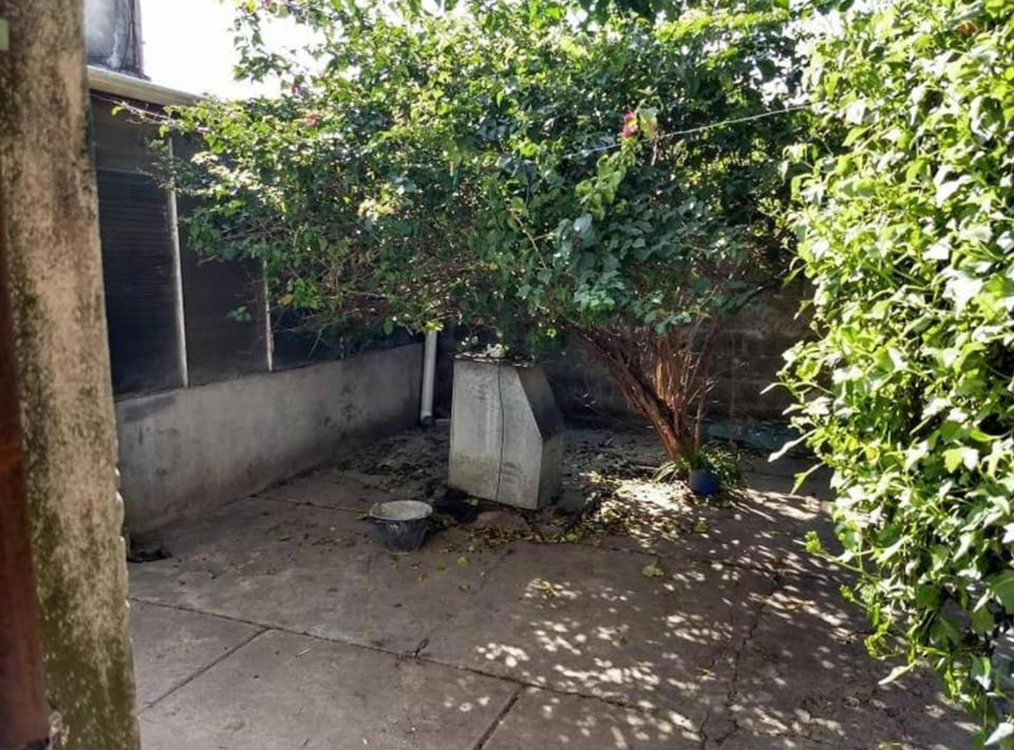 PH en venta - 3 Dormitorios 2 Baños - Isidro Casanova