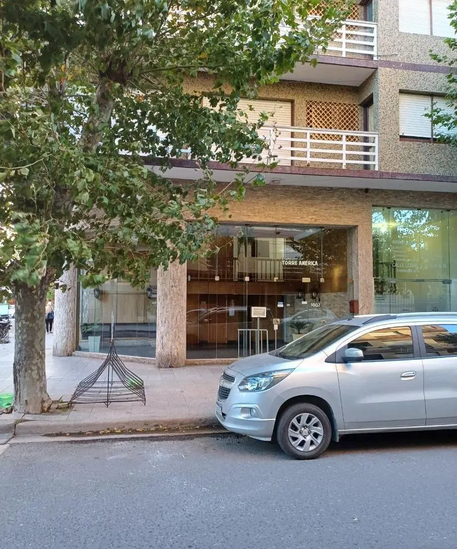 Departamento en venta - 2 Dormitorios 2 Baños - Cochera - 74Mts2 - Miramar 2