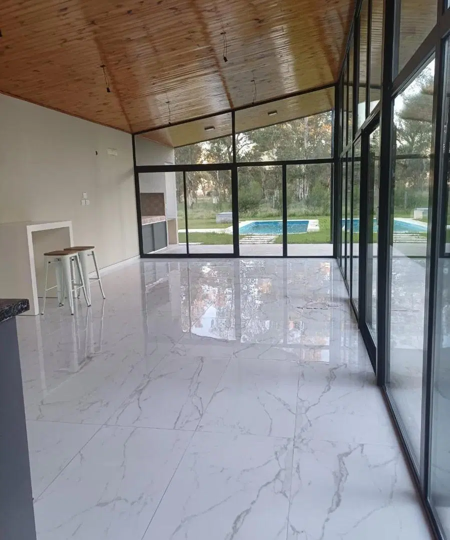 Casa en venta - 2 Dormitorios 2 Baños - Florencio Varela 3