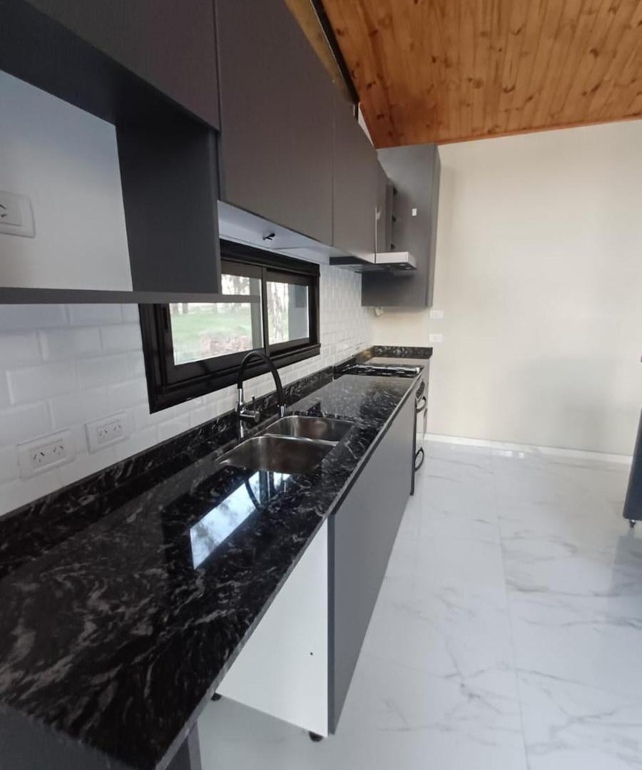 Casa en venta - 2 Dormitorios 2 Baños - Florencio Varela