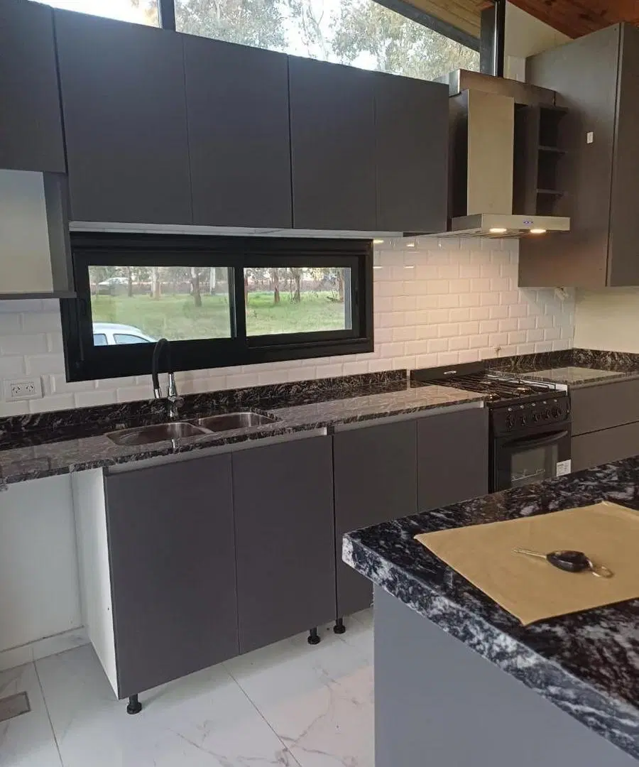 Casa en venta - 2 Dormitorios 2 Baños - Florencio Varela 5