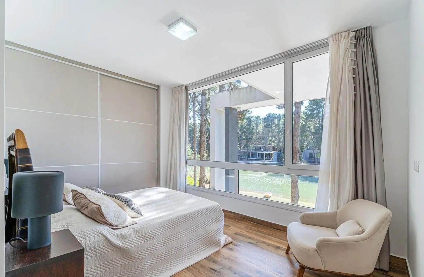 Casa en venta - 4 Dormitorios 2 Baños - Pinamar 5