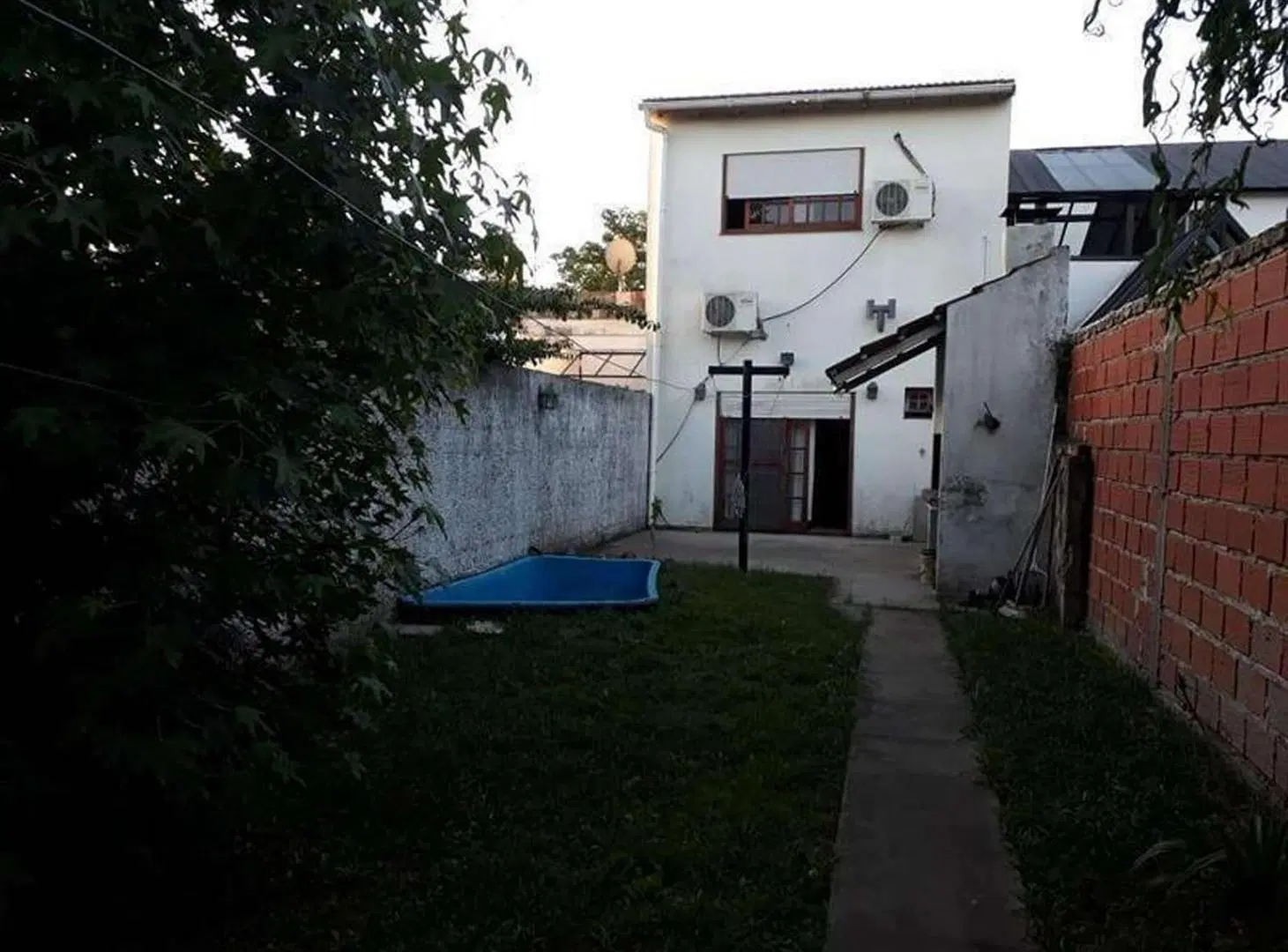 Casa en venta - 2 Dormitorios 1 Baño - 170mts2 - Quilmes 2