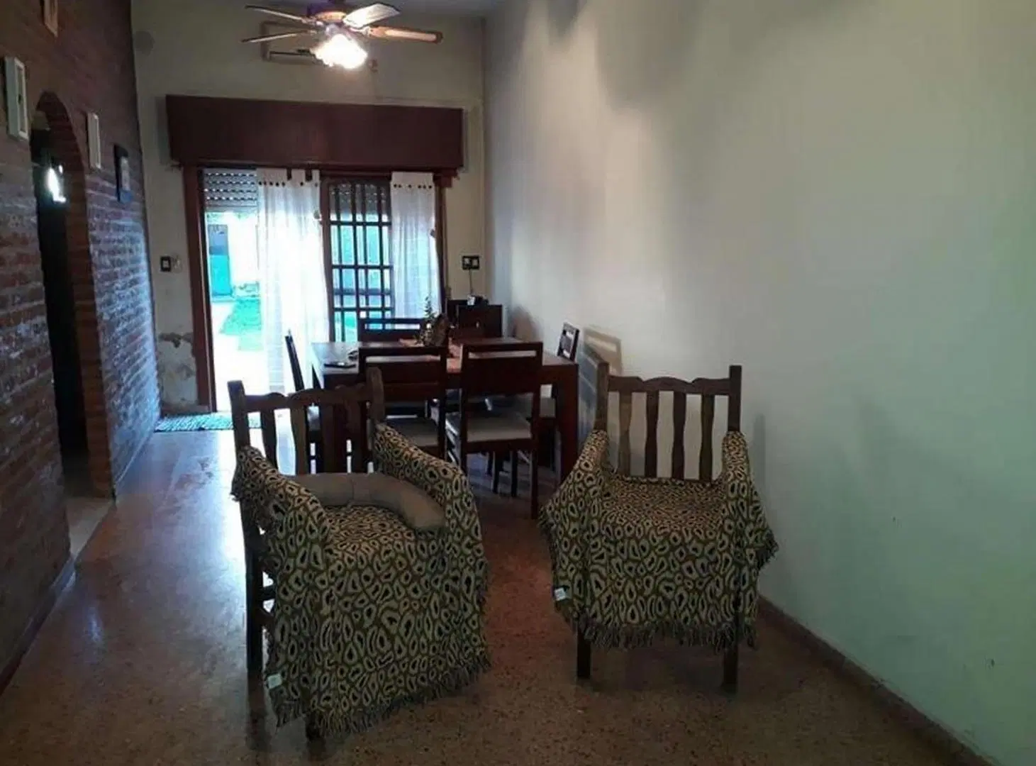 Casa en venta - 2 Dormitorios 1 Baño - 170mts2 - Quilmes 3
