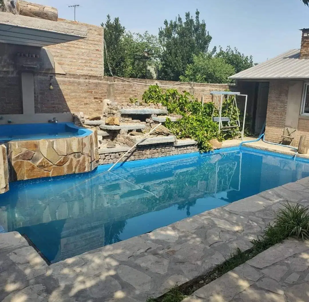 Casa en venta - 4 Dormitorios 4 Baños - Cocheras - 344Mts2 - Burzaco 1