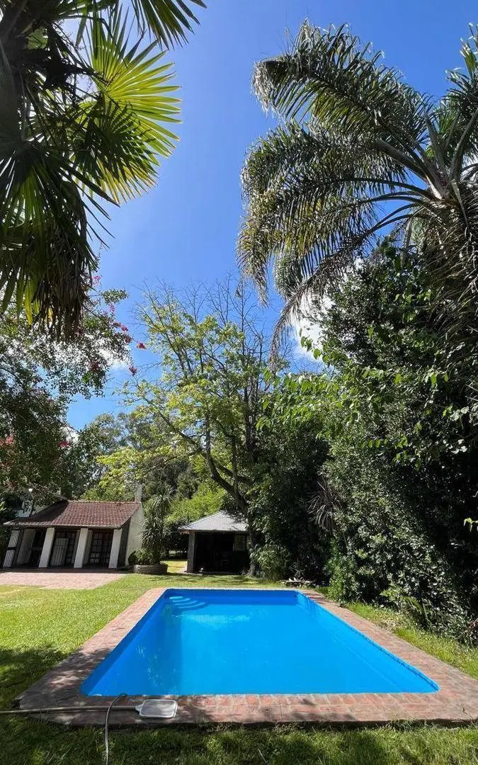 Casa en venta - 5 Dormitorios 3 Baños - 1200mts2 - La Plata 2