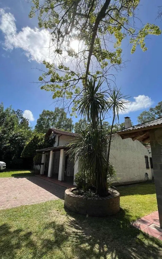 Casa en venta - 5 Dormitorios 3 Baños - 1200mts2 - La Plata 1