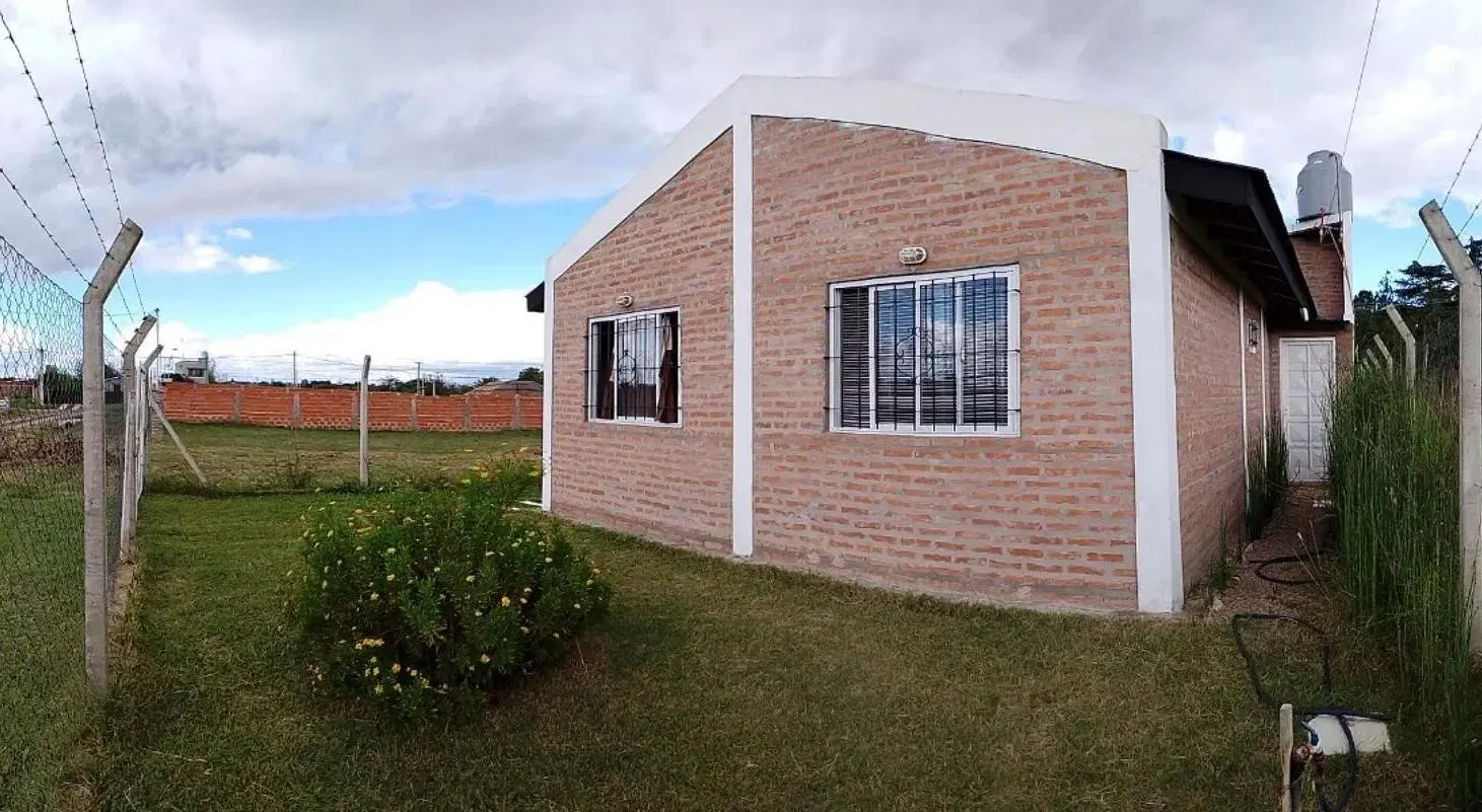 Casa en venta - 2 Dormitorios 1 Baño - Zárate 1