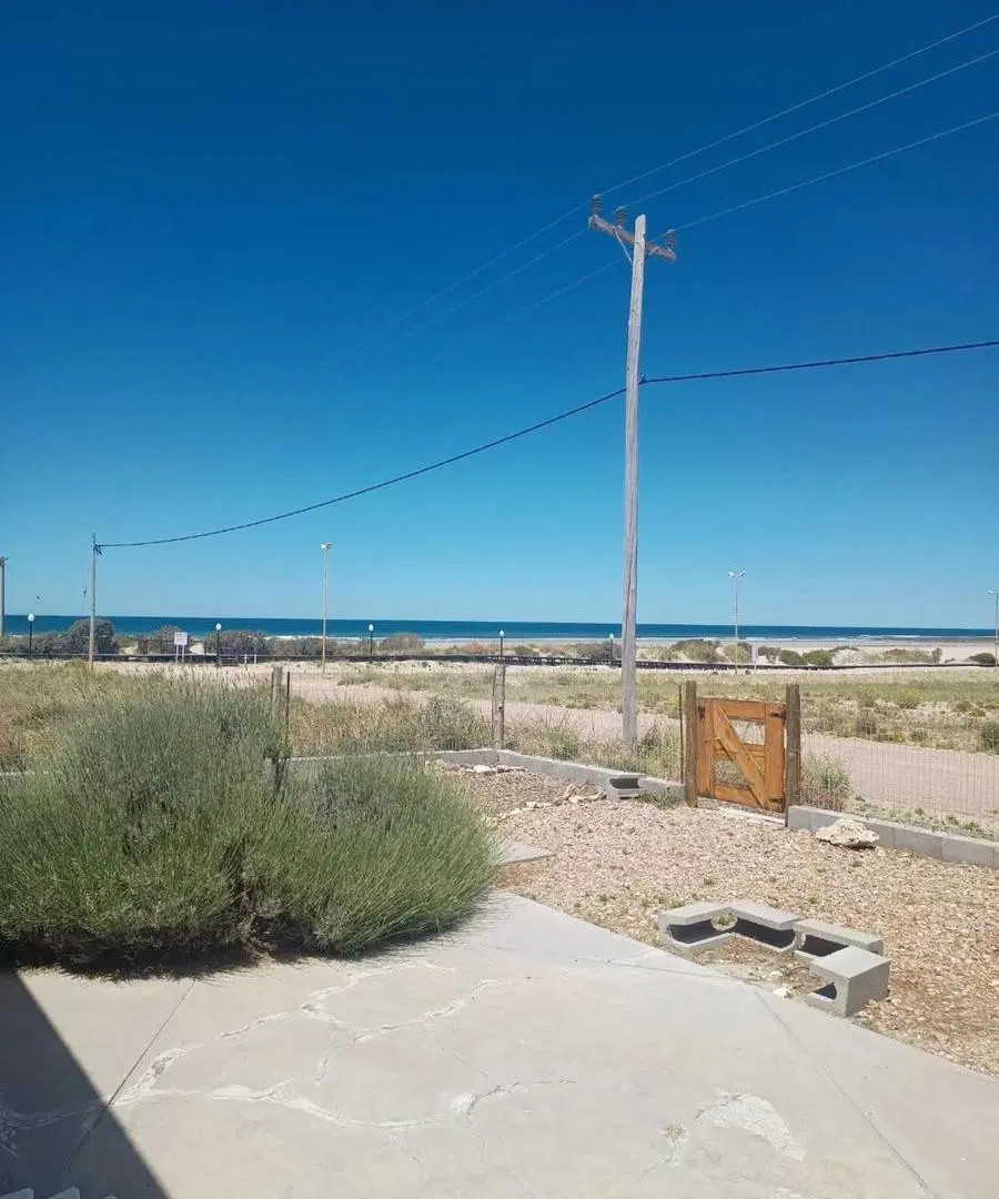 Casa en venta - 2 Dormitorios 1 Baño - 398Mts2 - Playas Doradas 1