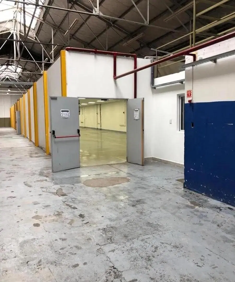 Depósito en venta - Oficinas - Baños - Flores 3