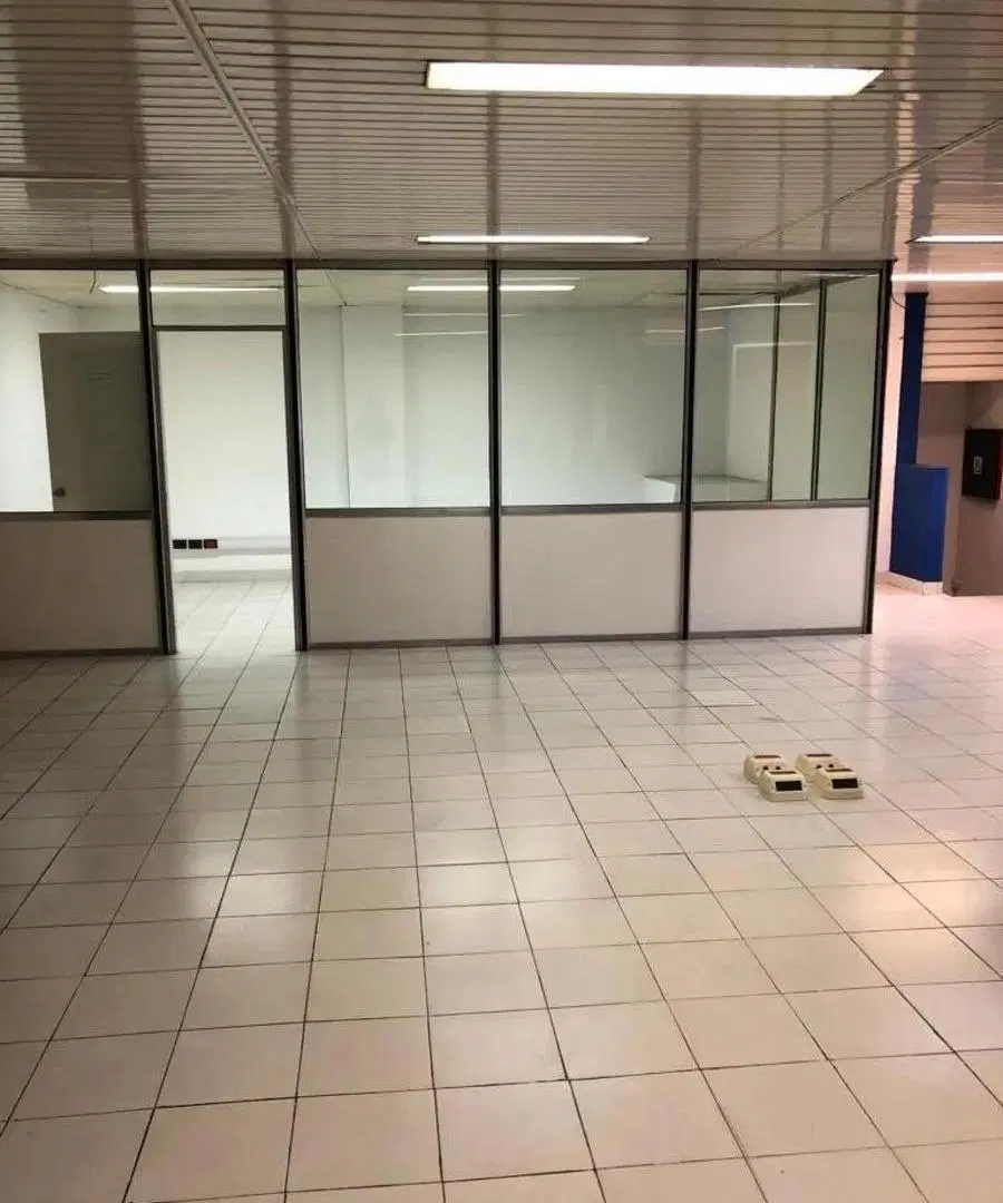 Depósito en venta - Oficinas - Baños - Flores 4