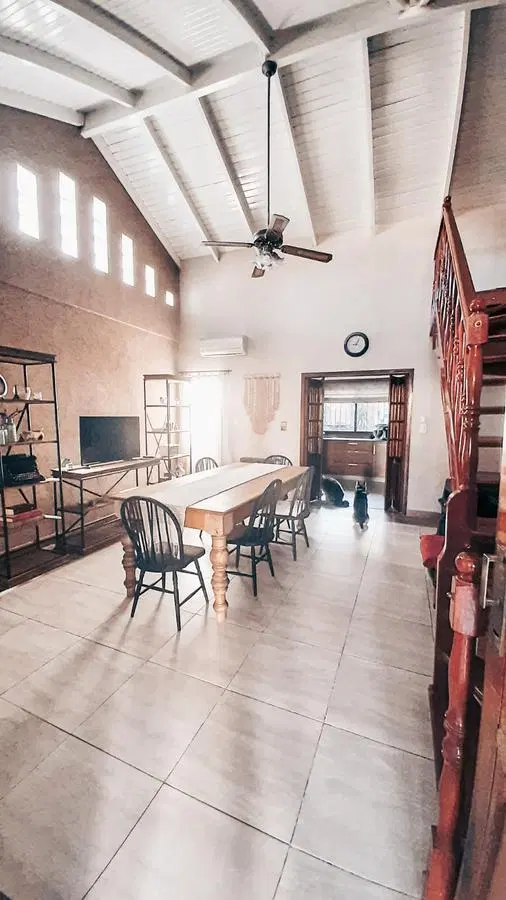 Casa en venta - 5 dormitorios 3 baños - Cocheras - 300mts2 totales - Berazategui 3
