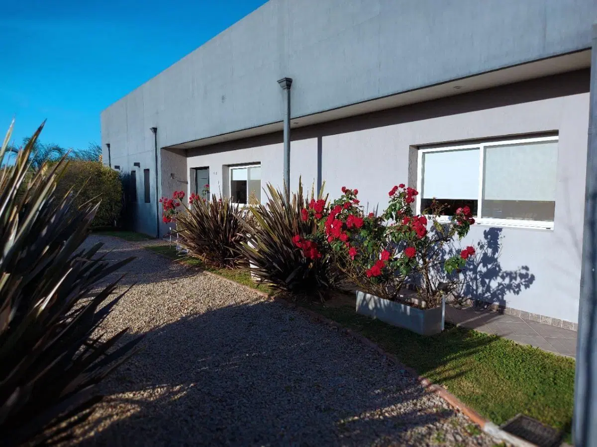 Casa en venta - 4 dormitorios 2 baños 1 toilette - 1600mts2- General Rodriguez 4