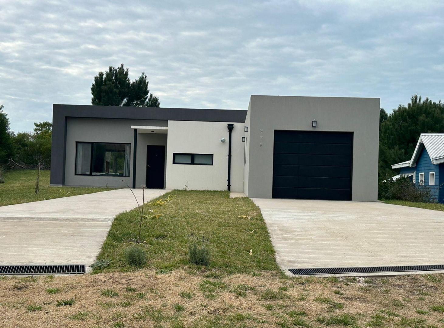 Casa en venta - 4 Dormitorios 3 Baños - Pinamar