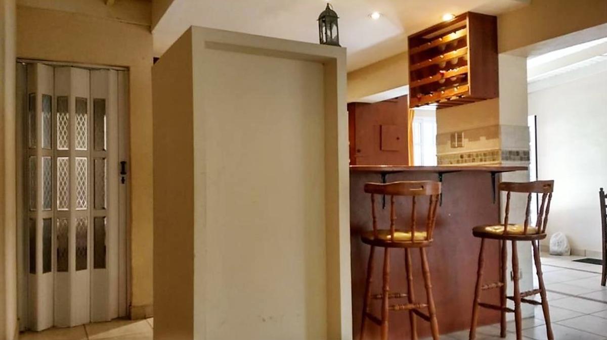 Casa en venta - 3 dormitorios 1 baño 1 cochera - 300mts2 totales - Manuel B. Gonnet