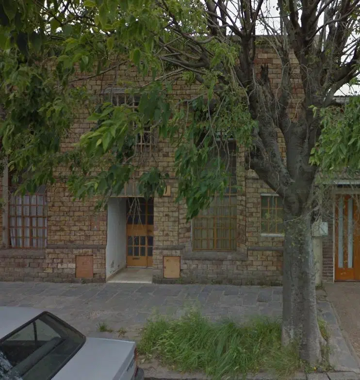Casa en venta - 3 dormitorios 2 baños - 110mts2 - Tres Arroyos 5