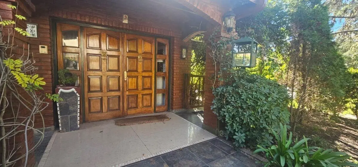 Casa en venta - 3 Dormitorios 3 Baños - Cochera - 650Mts2 - Pilar 4