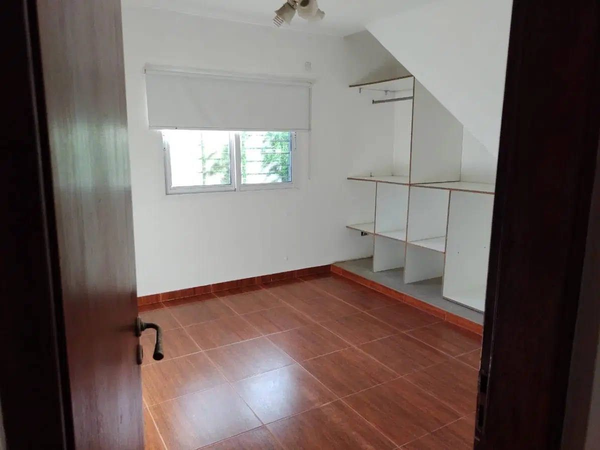 Casa en venta - 4 dormitorios, 2 baño, 2 cocheras, parrilla - 190 Mts2 cubiertos - Baradero 4