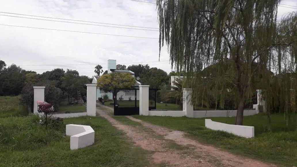 Casa en venta - 4 dormitorios, 2 baño, 2 cocheras, parrilla - 190 Mts2 cubiertos - Baradero 2