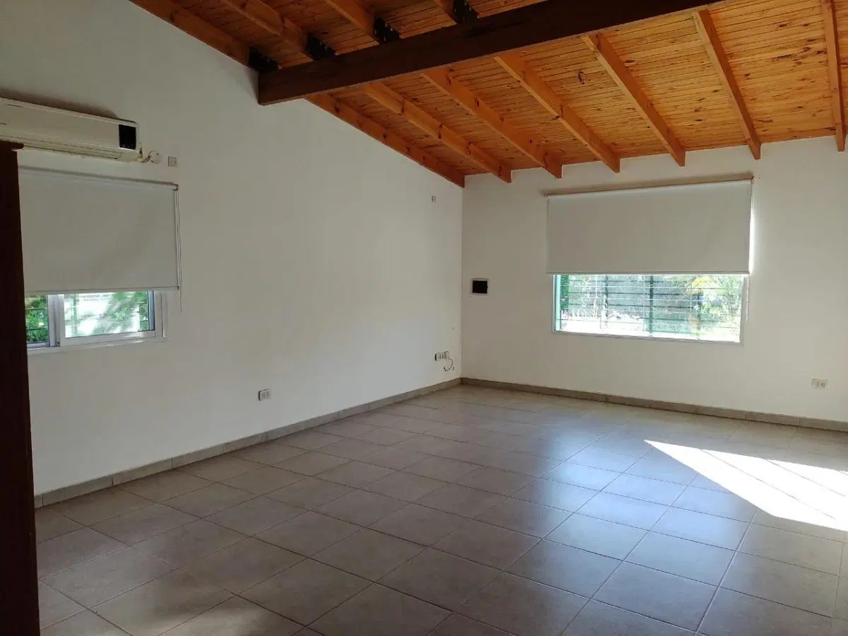 Casa en venta - 4 dormitorios, 2 baño, 2 cocheras, parrilla - 190 Mts2 cubiertos - Baradero 3