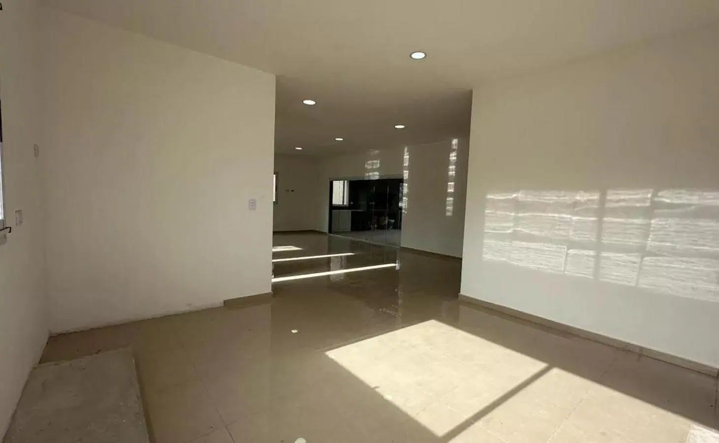 Casa en venta - 3 Dormitorios 2 Baños - Cocheras - 190Mts2 - Guernica 5