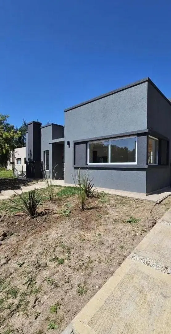 Casa en venta - 3 Dormitorios 2 Baños - Cocheras - 190Mts2 - Guernica 4