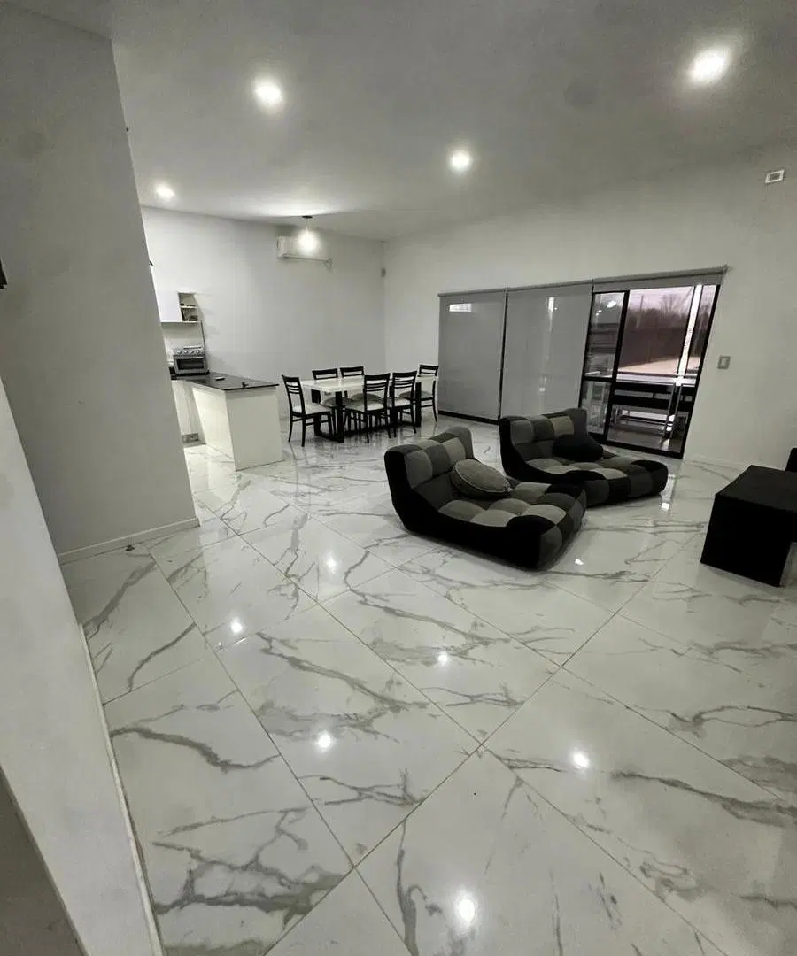 Casa en venta - 3 Dormitorios 3 Baños - Ibarlucea 5