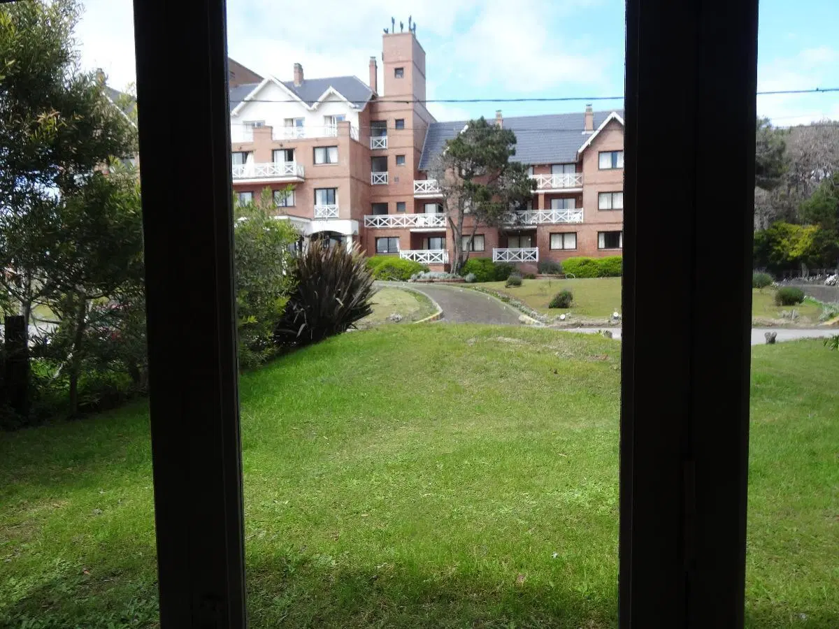 Casa en venta - 3 Dormitorios 2 Baños 2 Cocheras - 760Mts2 - Costa del Este 4