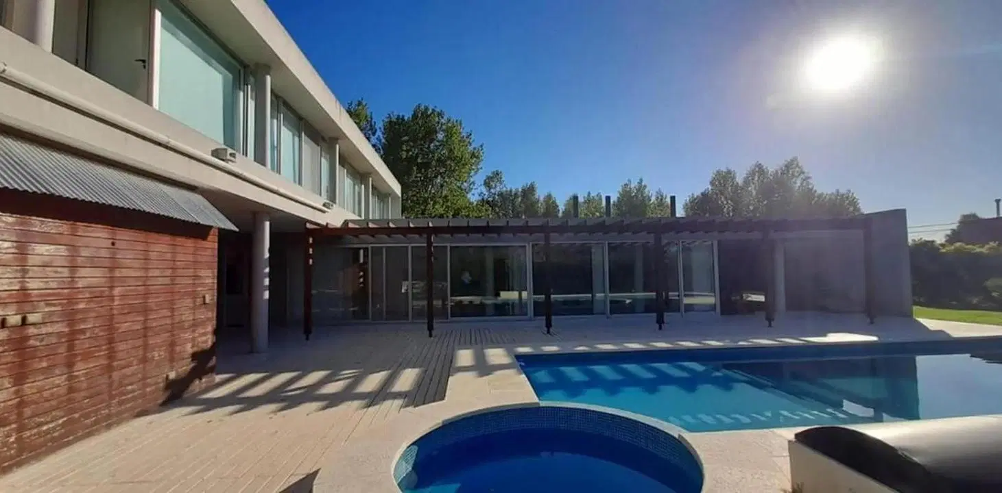 Casa en venta - 3 Dormitorios 4 Baños - General Belgrano 4